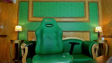 Snapshot of arrkabella chatting on February 14, 7:33 pm    online show from February 14, 7:33 pm