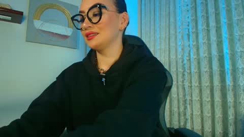 Snapshot of arrkabella chatting on September 22, 8:18 pm    online show from September 22, 8:18 pm