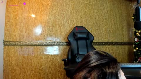 Snapshot of arrkabella chatting on December 18, 11:24 am    online show from December 18, 11:24 am