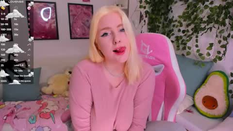 art_lovee_ online show from February 5, 2:03 am