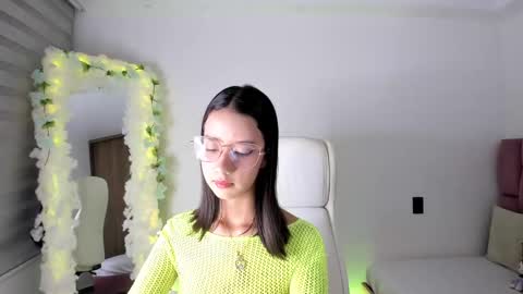 Snapshot of artbelia chatting on February 16, 2:00 am Lia Rose online show from February 16, 2:00 am