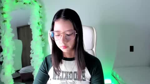 Snapshot of artbelia chatting on March 2, 1:47 am Lia Rose online show from March 2, 1:47 am