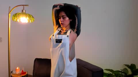 Linda  independent model artgeea online show from December 19, 3:48 pm