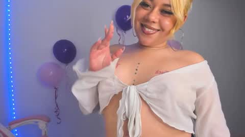 Snapshot of arthemiss033 chatting on October 3, 2:49 am Val online show from October 3, 2:49 am