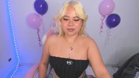 Snapshot of arthemiss033 chatting on September 25, 1:48 am Val online show from September 25, 1:48 am