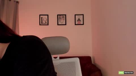 Snapshot of artmist_ chatting on November 1, 8:51 am Eli online show from November 1, 8:51 am