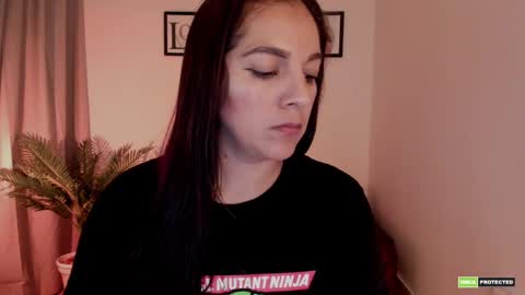 Snapshot of artmist_ chatting on September 20, 8:29 pm Eli online show from September 20, 8:29 pm