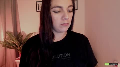 Snapshot of artmist_ chatting on September 23, 7:01 pm Eli online show from September 23, 7:01 pm