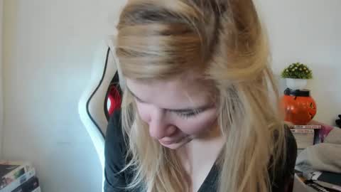 MIA online show from February 25, 1:32 pm