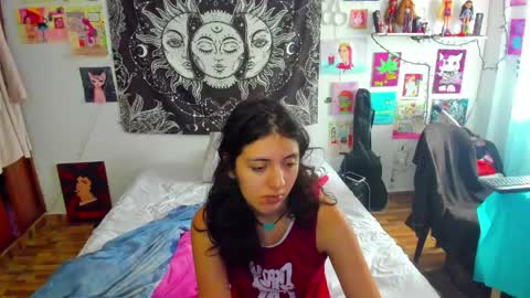 Isabella Cherry online show from April 5, 3:00 pm