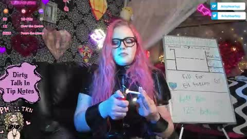 ArtsyHeartsyy online show from October 14, 1:19 am