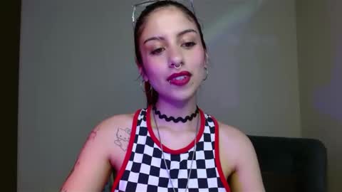 Snapshot of ary_pieerce chatting on December 6, 8:28 pm Independent Model online show from December 6, 8:28 pm