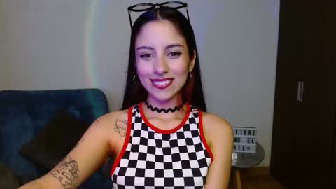 Snapshot of ary_pieerce chatting on December 19, 8:23 pm Independent Model online show from December 19, 8:23 pm