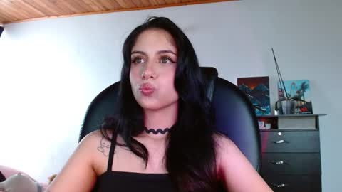   Independent Model online show from October 17, 8:23 pm