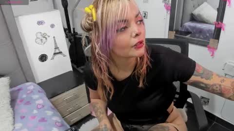 ary_ricci online show from October 17, 10:02 pm