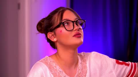 Lunaa  online show from October 5, 11:43 pm