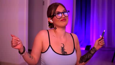 Lunaa  online show from October 22, 5:40 pm