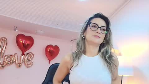 Snapshot of arytorres chatting on February 18, 12:28 pm Catalina online show from February 18, 12:28 pm