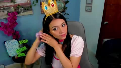 Snapshot of ashleey_johnson chatting on February 4, 1:27 pm linda online show from February 4, 1:27 pm