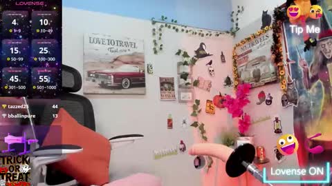 Snapshot of ashleey_johnson chatting on October 16, 2:20 pm linda online show from October 16, 2:20 pm