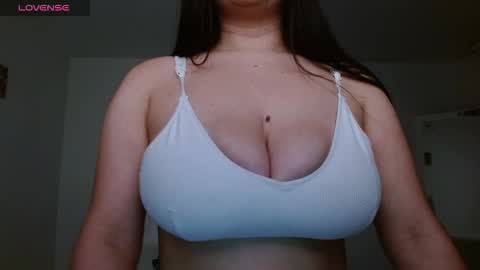 Snapshot of ashley33_ chatting on October 25, 4:42 am Ashley online show from October 25, 4:42 am