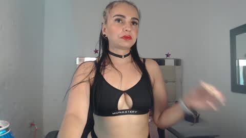 ashley__tylor online show from January 17, 11:29 pm