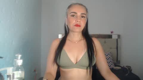ashley__tylor online show from January 14, 3:11 am