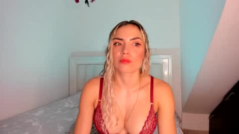 Snapshot of ashley_blair chatting on December 5, 5:28 pm ashley_blair online show from December 5, 5:28 pm