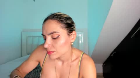 Snapshot of ashley_blair chatting on January 10, 7:00 pm ashley_blair online show from January 10, 7:00 pm