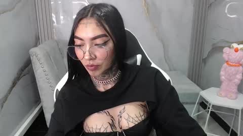 Snapshot of ashley_blum_v chatting on October 9, 8:46 pm ashley_blum_v online show from October 9, 8:46 pm