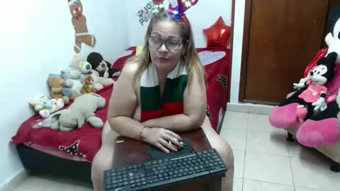 Snapshot of ashley_pink11 chatting on December 15, 3:45 am ashley pink11 online show from December 15, 3:45 am