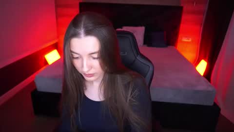 ashleybaee online show from December 1, 1:14 pm