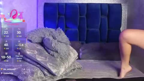 Snapshot of ashleybrend chatting on October 4, 10:14 pm CAMILA online show from October 4, 10:14 pm