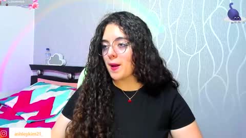 Snapshot of ashleykiim_ chatting on September 21, 12:53 am .. Ashley .. online show from September 21, 12:53 am