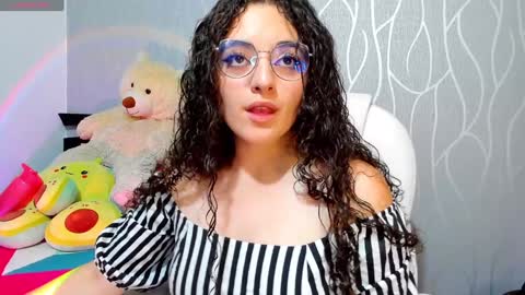 Snapshot of ashleykiim_ chatting on December 13, 10:34 pm .. Ashley .. online show from December 13, 10:34 pm
