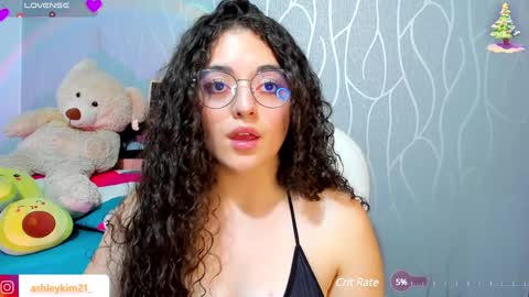 Snapshot of ashleykiim_ chatting on December 5, 9:28 pm .. Ashley .. online show from December 5, 9:28 pm