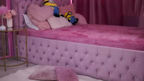 Snapshot of ashleysinnx chatting on September 24, 3:44 pm Ashley online show from September 24, 3:44 pm