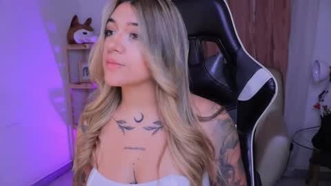 Snapshot of ashleyvalirya chatting on September 15, 3:59 am Ashley Lauren online show from September 15, 3:59 am