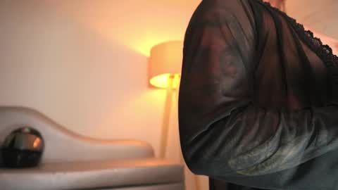 Ashley Lauren online show from February 4, 6:49 am