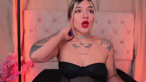 Snapshot of ashleyvalirya chatting on February 6, 3:48 am Ashley Lauren online show from February 6, 3:48 am