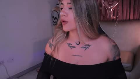 Ashley Lauren online show from October 24, 4:30 am