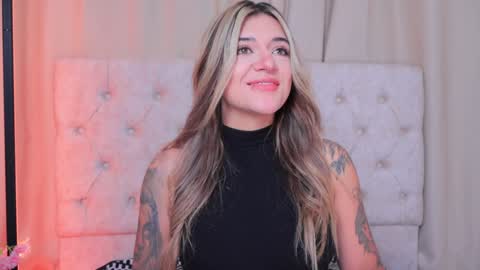 Snapshot of ashleyvalirya chatting on December 20, 3:58 am Ashley Lauren online show from December 20, 3:58 am