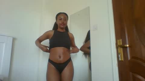 ashleywairimu00 online show from January 10, 12:54 pm