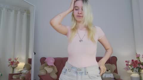 Snapshot of ashly_cherry chatting on September 22, 11:19 am ashly_cherry online show from September 22, 11:19 am