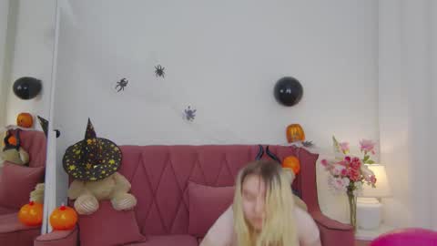 Snapshot of ashly_cherry chatting on October 31, 11:25 am ashly_cherry online show from October 31, 11:25 am