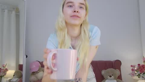 Snapshot of ashly_cherry chatting on September 17, 11:19 am ashly_cherry online show from September 17, 11:19 am