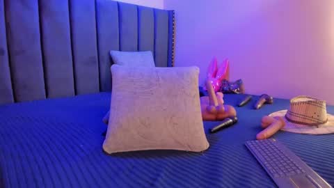 Snapshot of ashlye_miller_ chatting on November 1, 5:22 am ashlye_miller_ online show from November 1, 5:22 am