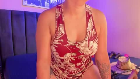 Snapshot of ashlye_miller_ chatting on October 16, 4:26 am ashlye_miller_ online show from October 16, 4:26 am