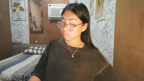 Snapshot of asian_rhean chatting on October 27, 5:25 am Rhean online show from October 27, 5:25 am