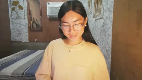 Snapshot of asian_rhean chatting on October 14, 12:24 am Rhean online show from October 14, 12:24 am